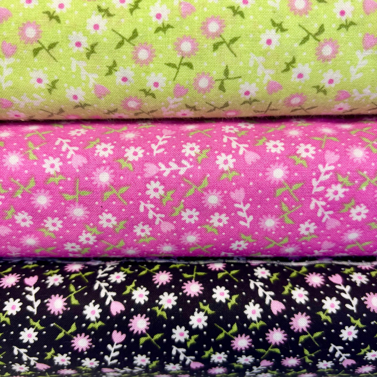 Pink And White Flowers - Kingfisher Cotton Fabric ✂️ £12pm