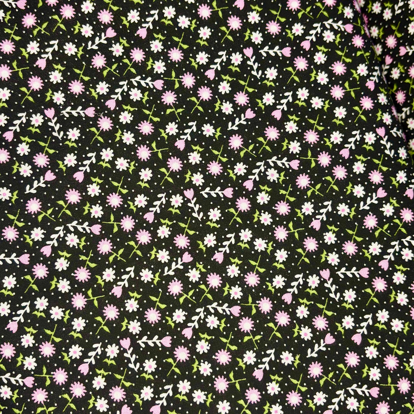 Pink And White Flowers - Kingfisher Cotton Fabric ✂️ £12pm