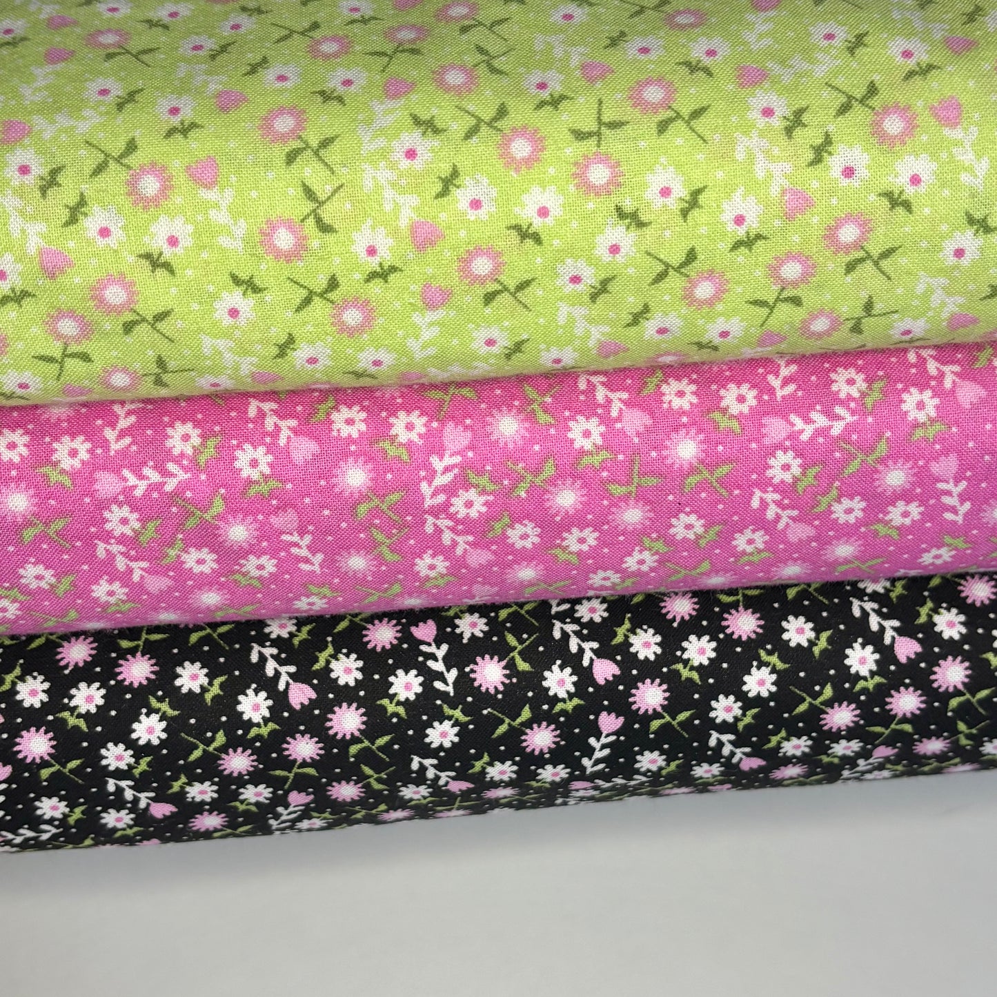 Pink And White Flowers - Kingfisher Cotton Fabric ✂️ £12pm