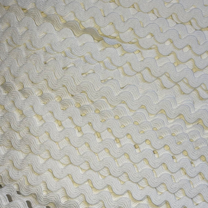 Ivory 8mm Ric Rac Trim ✂️
